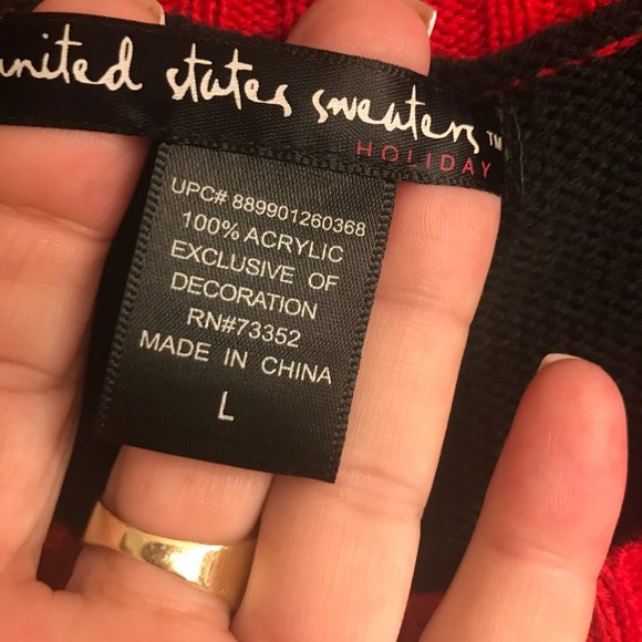 Great Christmas sweater for those holiday parties - Picture 2 of 2